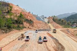 Hối hả thi công nhiều dự án đường bộ cao tốc dịp nghỉ lễ 30/4