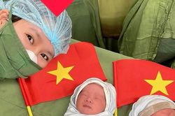 Cặp song sinh ngày 30/4 ở Nghệ An được đặt tên Thống Nhất và Hòa Bình