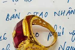 Người đàn ông nhặt phế liệu trả lại nhẫn vàng cho người đánh rơi