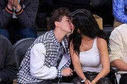 Kylie Jenner quấn quýt Timotheé Chalamet