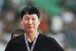 Tiền vệ từng thử việc ở CLB Anh gia nhập đội bóng của HLV Kim Sang Sik