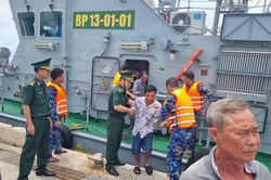 Tàu hàng va chạm tàu cá, 10 ngư dân bị nạn trên biển Côn Đảo
