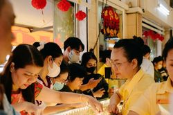 Giá vàng ngày 2/5/2025: Giá vàng trong nước và thế giới tăng nhẹ trở lại