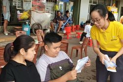 Đội ngũ nhân viên, cộng tác viên thu: Đưa chính sách bảo hiểm xã hội đến người dân