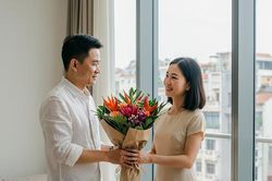 Ở riêng tuổi trung niên để hò hẹn lại với chồng, có nên không?