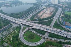 Người dân ùn ùn trở lại Thủ đô cuối kỳ nghỉ lễ 30/4 - 1/5