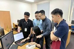 Sáng chế thiết bị 'nói chuyện' bằng rung động cho người khiếm thính, khiếm thị