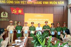 Công an tỉnh biểu dương tập thể, cá nhân trong chuyên án bắt 2 đối tượng thu giữ 8 bánh heroin