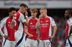 Dùng đội hình mạnh nhất, Arsenal vẫn thua ngược trước thềm đại chiến với PSG