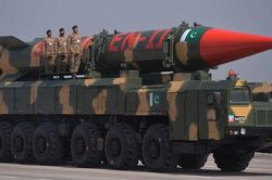 Pakistan phóng tên lửa giữa căng thẳng leo thang với Ấn Độ