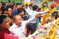 Hàng nghìn người về dự Đại lễ Phật đản ở ngôi chùa đẹp nhất huyện Diễn Châu