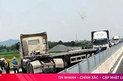 Xe đầu kéo chắn ngang cao tốc ở Hà Tĩnh, lực lượng chức năng nỗ lực thông xe