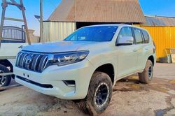 Toyota Land Cruiser Prado 27 năm tuổi 'hồi sinh' mới cứng, xịn sò