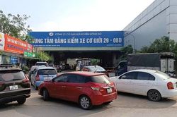 Xe đông kỷ lục, trung tâm đăng kiểm tất bật ngày đầu làm việc sau nghỉ lễ 30/4