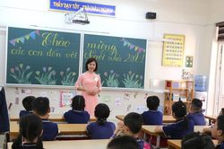 Khoảng 60.000 biên chế giáo viên được giao chưa tuyển dụng