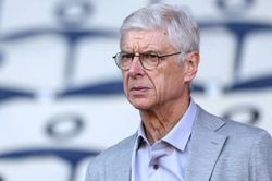 Arsene Wenger tuyên bố MU hoặc Tottenham nên bị tước suất dự cúp C1 nếu vô địch Europa League