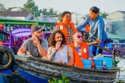 Du lịch 'bùng nổ', hàng không căng mình giữ nhịp tăng trưởng