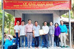 Xóa nhà tạm, nhà dột nát ở thị xã biên giới
