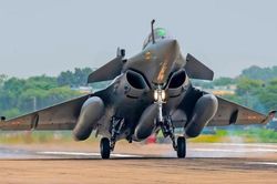 Pakistan tuyên bố đã bắn hạ 5 tiêm kích của Ấn Độ