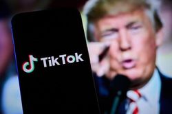 Tổng thống Trump xem xét gia hạn thêm cho TikTok