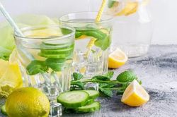 Sự thật về việc uống nước chanh thải độc, giảm cân