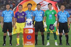 Trọng tài Thái Lan, Malaysia điều hành hai 'trận cầu đinh' vòng 22 V-League