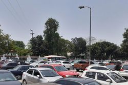 Đơn vị kinh doanh dịch vụ bãi đỗ xe được thực hiện các dịch vụ nào?