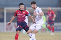 Bình luận viên Quang Huy: 'V-League nóng bỏng chặng về đích'