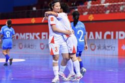 Futsal nữ Việt Nam xuất hiện 'cánh chim lạ' tới từ đất Mỏ