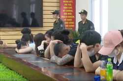 Khởi tố 30 đối tượng lừa đảo hàng trăm tỷ đồng qua trò đỏ đen 'cắt đá tìm ngọc'