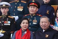 Tổng Bí thư Tô Lâm và Phu nhân dự Lễ duyệt binh kỷ niệm 80 năm Ngày Chiến thắng trong Chiến tranh Vệ quốc vĩ đại tại Moskva