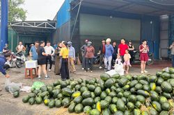 Cảnh ấm lòng sau vụ tai nạn ở Vinh