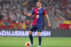 De Jong trỗi dậy từ sự ngưỡng mộ của Yamal