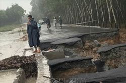 Nhanh chóng hỗ trợ người dân khắc phục hậu quả sau mưa lớn kéo dài