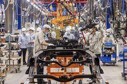 Giảm mạnh do thuế đối ứng, PMI tháng 4 của Việt Nam thấp gần nhất ASEAN