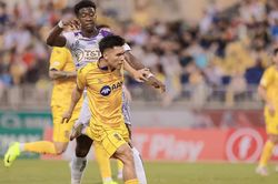 Cuộc đua trụ hạng V-League: Cần thêm 'quyền trợ giúp'