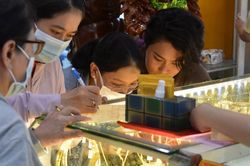 Giá vàng hôm nay 11/5/2025: Giá vàng trong nước và giá vàng thế giới tăng nửa triệu đồng