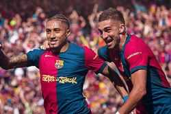 Barcelona tiến sát ngôi vô địch La Liga sau màn ngược dòng tại El Clasico