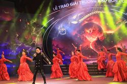 Tùng Dương trở thành nghệ sĩ Việt Nam đầu tiên được vinh danh tại Giải thưởng Âm nhạc Nhật Bản 2025