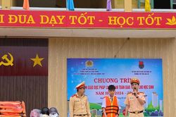Cảnh sát giao thông Nghệ An tuyên truyền pháp luật giao thông và phòng, chống đuối nước cho học sinh