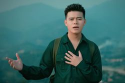 'Ngoài tình yêu em, anh còn tình yêu nước'