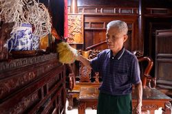 Nhà gỗ trăm năm lưu giữ hồn quê ở Kim Liên