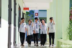 Giáo viên vùng cao Nghệ An 'chạy đua' với thời gian, cùng học sinh ôn thi vào lớp 10