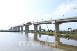 Hợp long cầu vượt sông Đáy nối Ninh Bình và Nam Định