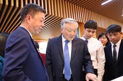Tủ sách điện tử Chủ tịch Hồ Chí Minh với hàng trăm ấn phẩm giá trị