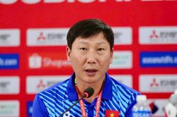 Báo Hàn lo HLV Kim Sang Sik 'lộ bài' khi gặp MU, sợ cầu thủ Việt Nam tốn thể lực trước trận gặp Malaysia