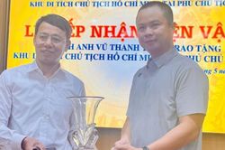 Khu Di tích Chủ tịch Hồ Chí Minh tiếp nhận hiện vật quý nhân dịp kỷ niệm 135 năm Ngày sinh Bác