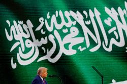 Tổng thống Trump sẽ gặp Tổng thống Syria tại Saudi Arabia trước khi tới Qatar