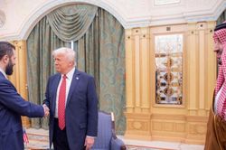 'Nước cờ' Syria mới của Tổng thống Trump: Gặp gỡ cấp cao, kêu gọi hòa giải với Israel