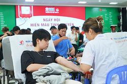 Sẻ chia yêu thương cùng Ngày hội hiến máu lần thứ 42 của Đại học Đông Á